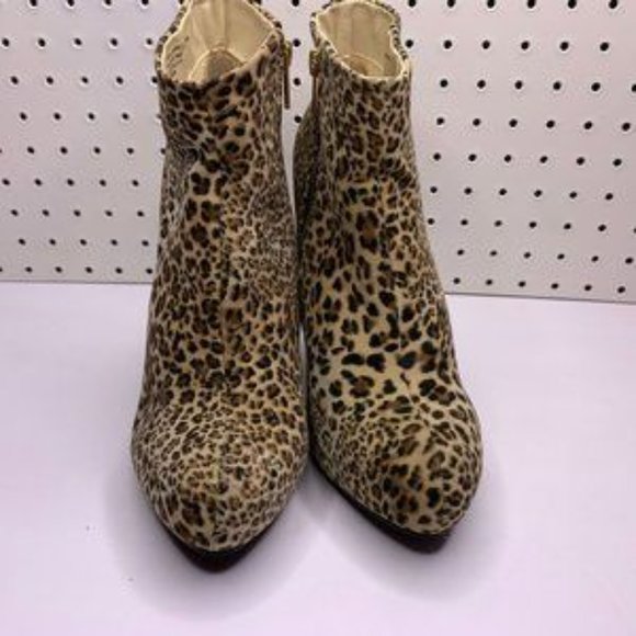 Diba Leopard Print Booties - Picture 9 of 10